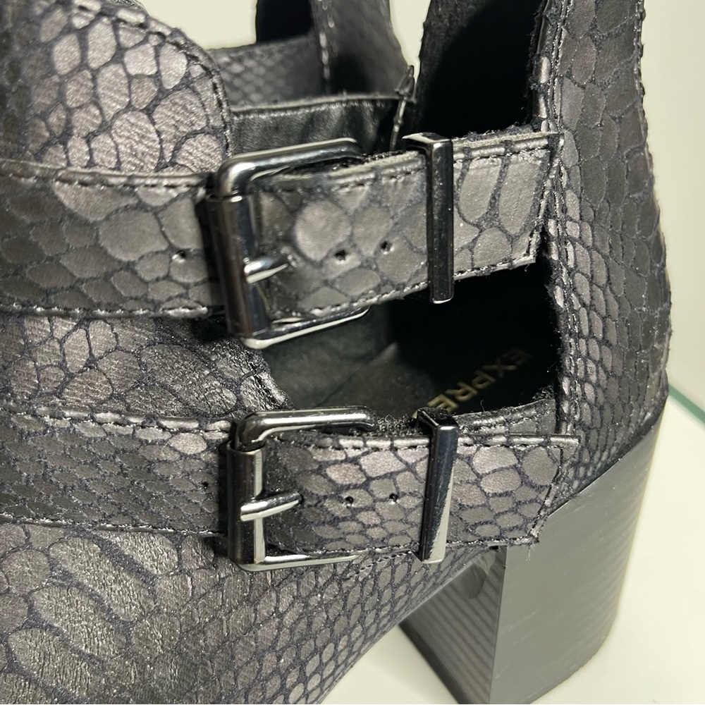 NEVER WORN Black Animal Print Vegan Faux Leather Ankle Winter Fall Booties - Picture 3 of 8